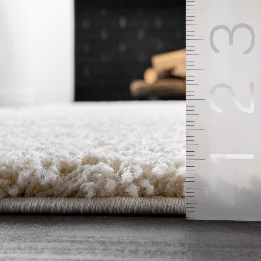 Carolyn Off-White Synthetic Tufted Shag Round Rug, 7' 10"