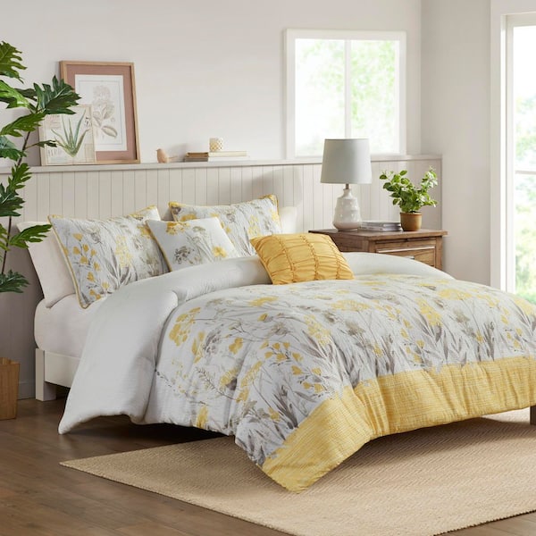 Pampa 5-Piece Yellow Microfiber Full/Queen Seersucker Comforter Set with Throw Pillows