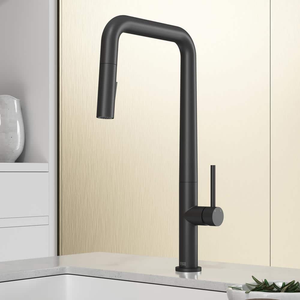 ロベルソン　アンバースポット　135053 VIGO Parsons Single Handle Pull-Down Sprayer Kitchen Faucet in