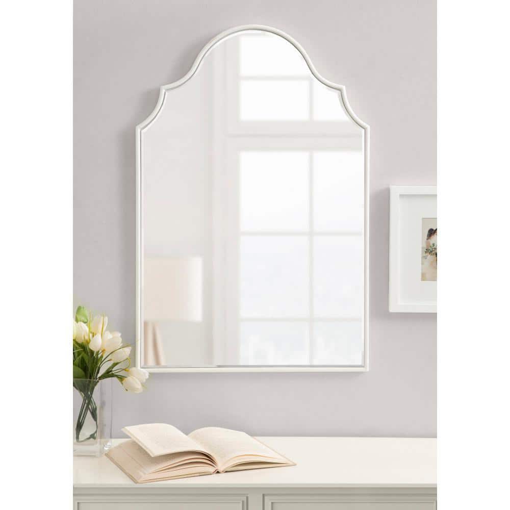 Leanna Coastal Arched Wall Mirror with Scalloped Edges, 20x30, White