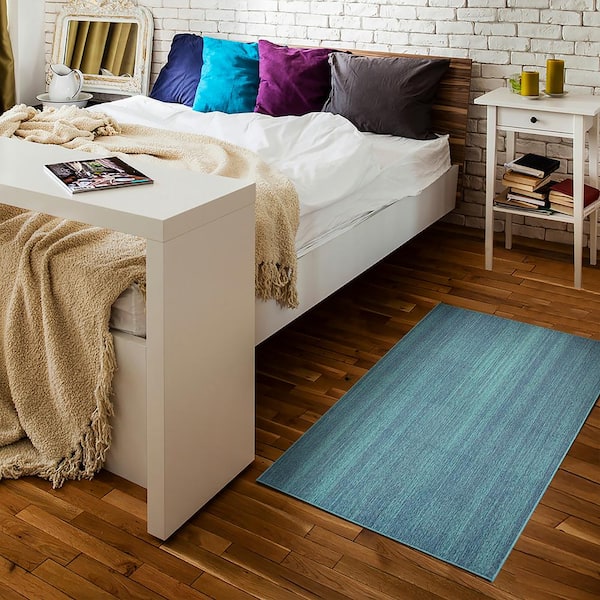 Solid Blue 3 ft. x 5 ft. Machine Washable Accent Rug