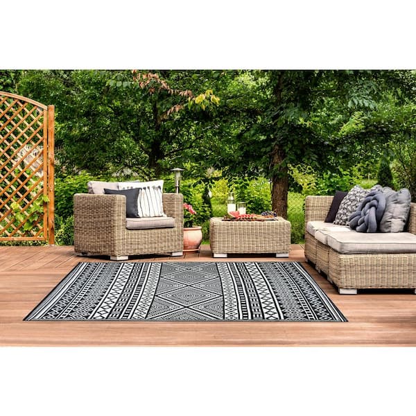 Beverly Rug 2 x 3 Black White Waikiki Modern Moroccan Indoor Outdoor Area Rug, Black / White