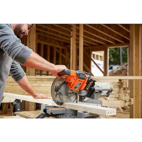 RIDGID - 18V 6.0 Ah and 4.0 Ah MAX Output Lithium-Ion Batteries and Charger Kit with Bag