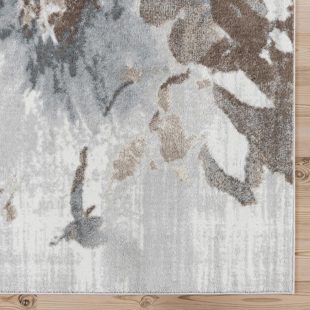 Gray Floral Patterned Synthetic 5' x 7' Area Rug