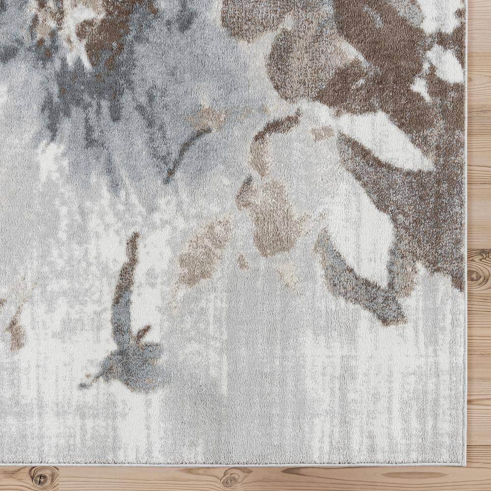 Gray Floral Patterned Synthetic 5' x 7' Area Rug