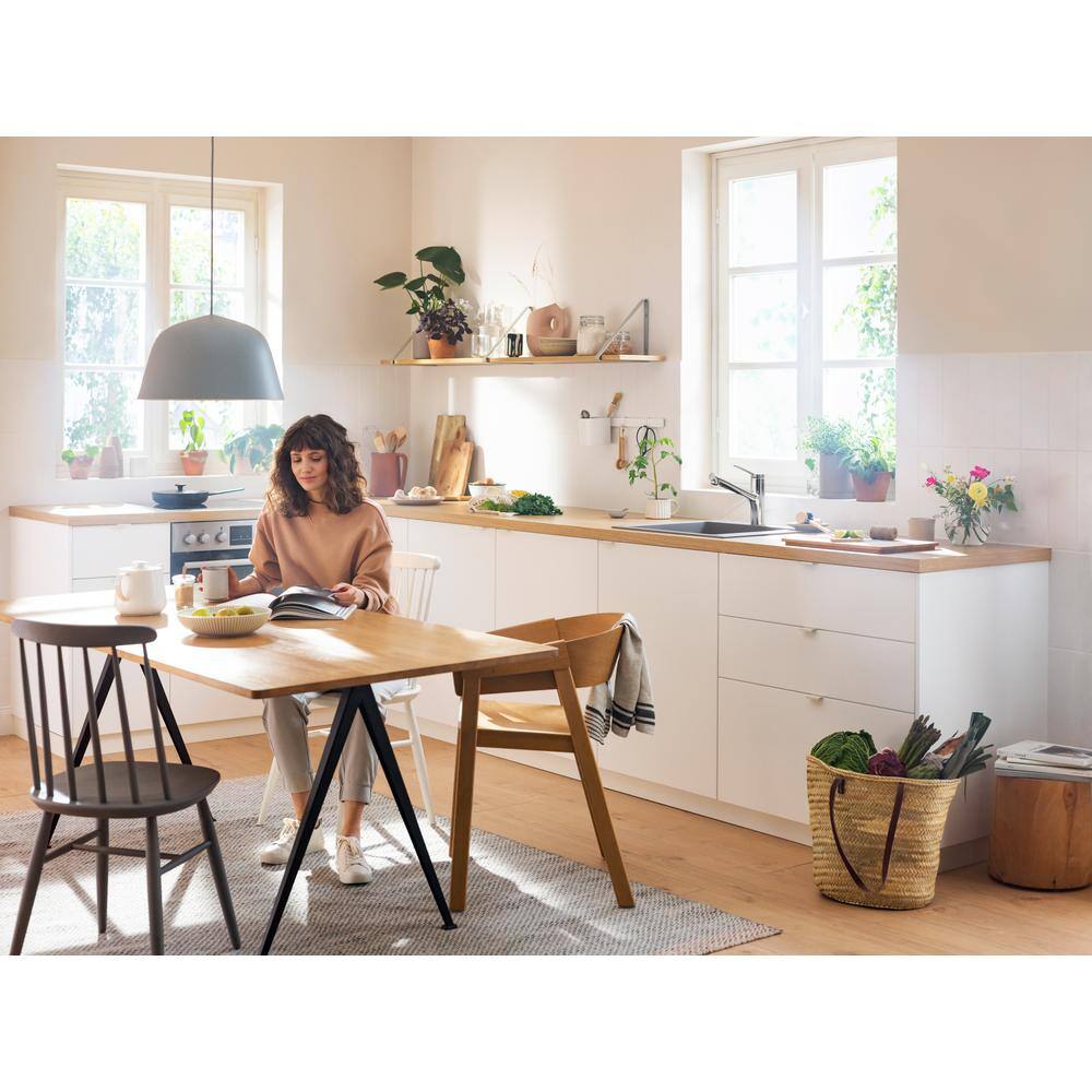 Chrome Modern Pull-Out Spray Kitchen Faucet