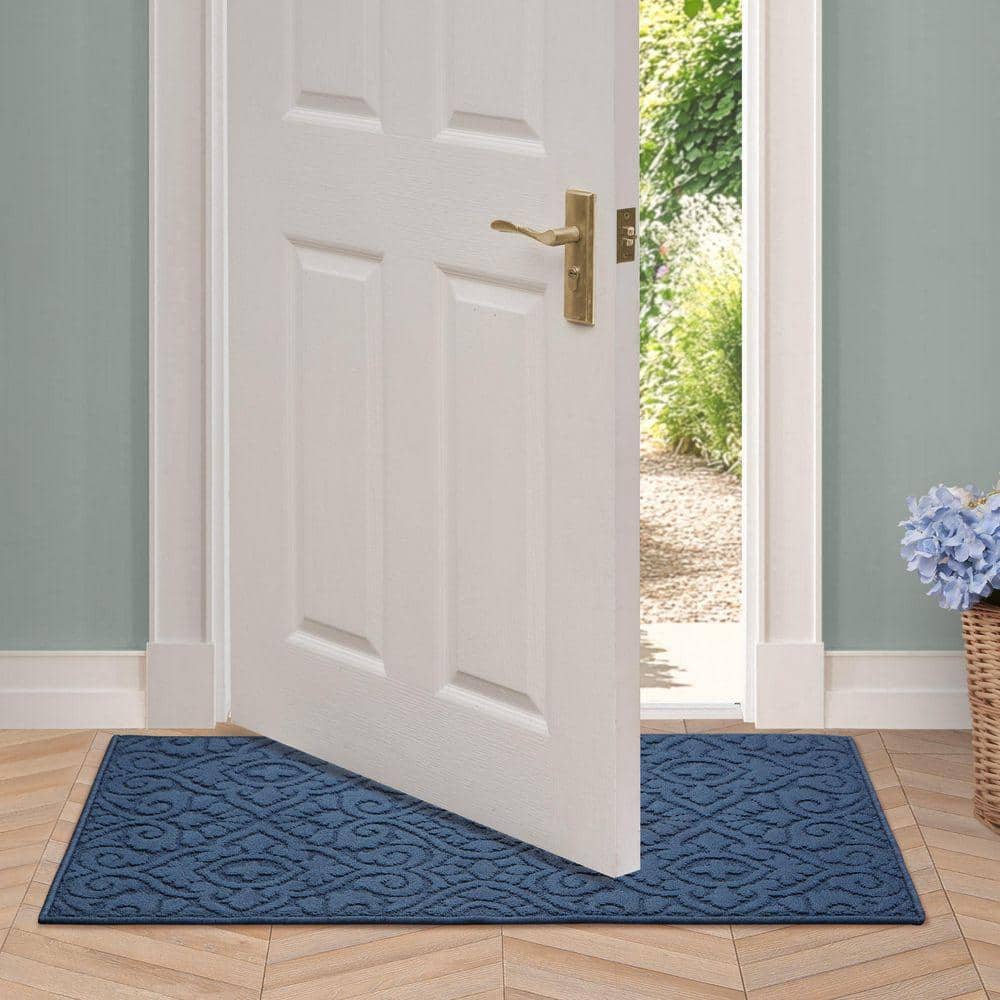 ローラアシュレイ　マット Laura Ashley Feya Solid Dusty Navy 2 ft. x 4 ft. Tufted Medallion