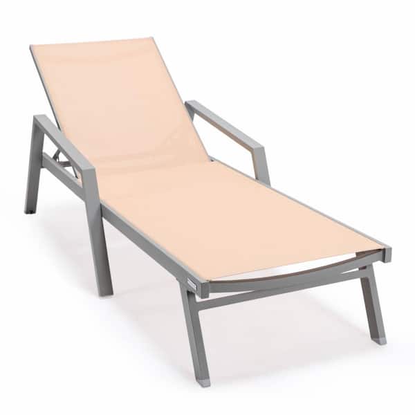 Leisuremod Marlin Modern Grey Aluminum Outdoor Chaise Lounge Chair With Arms and Fire Pit Table (Light Brown)