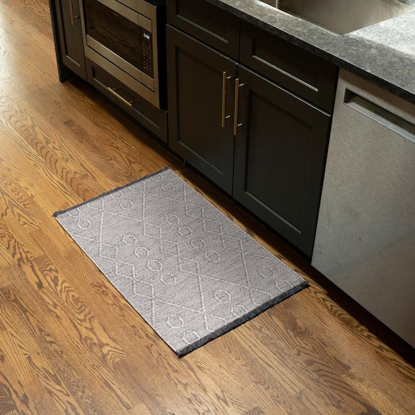 Alma Light Gray 2 ft. x 3 ft. Geometric Machine Washable Indoor Area Rug