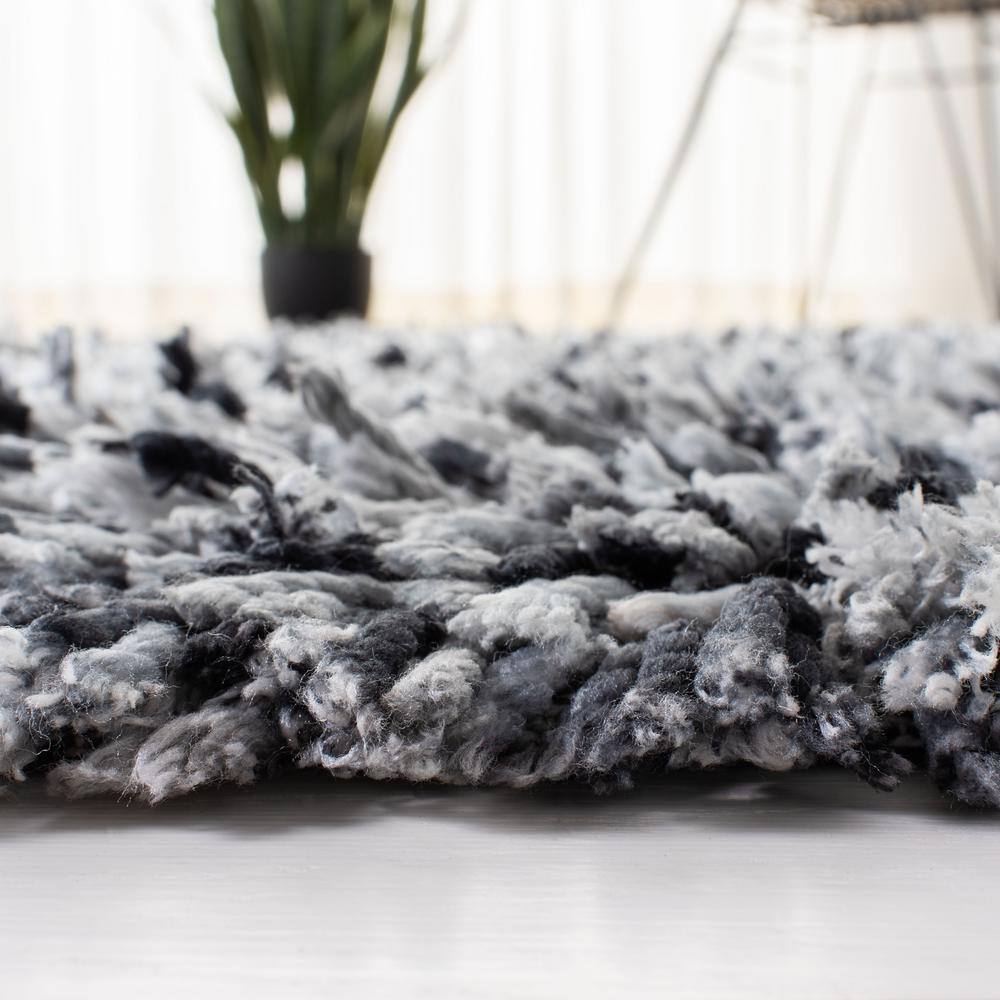 Handmade Black and Ivory Synthetic Shag Rug, 6' x 9'