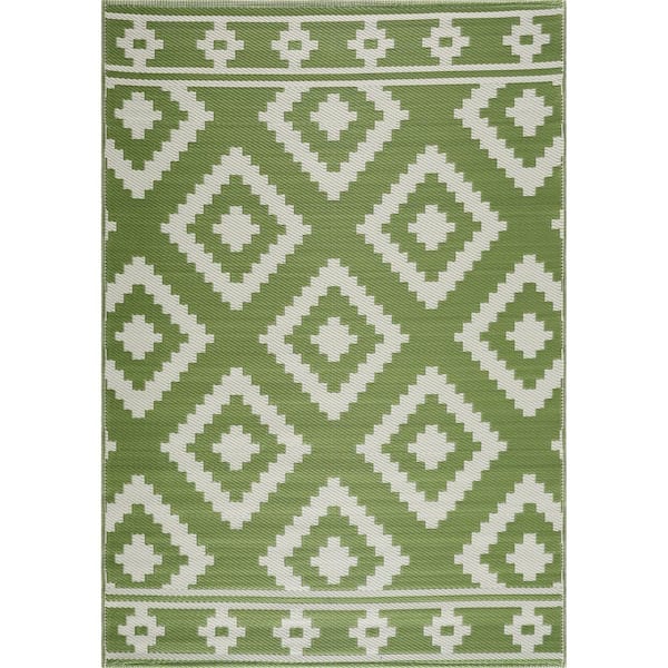 Unbranded Milan Green and Creme 5 ft. x 7 ft. Reversible Indoor/Outdoor Recycled,Plastic,Weather,Water,Stain,Fade and UV Resistant
