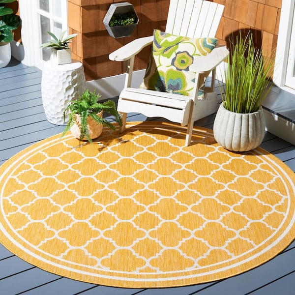Courtyard Gold/Beige 7 ft. x 7 ft. Border Quatrefoil Indoor/Outdoor Round Area Rug
