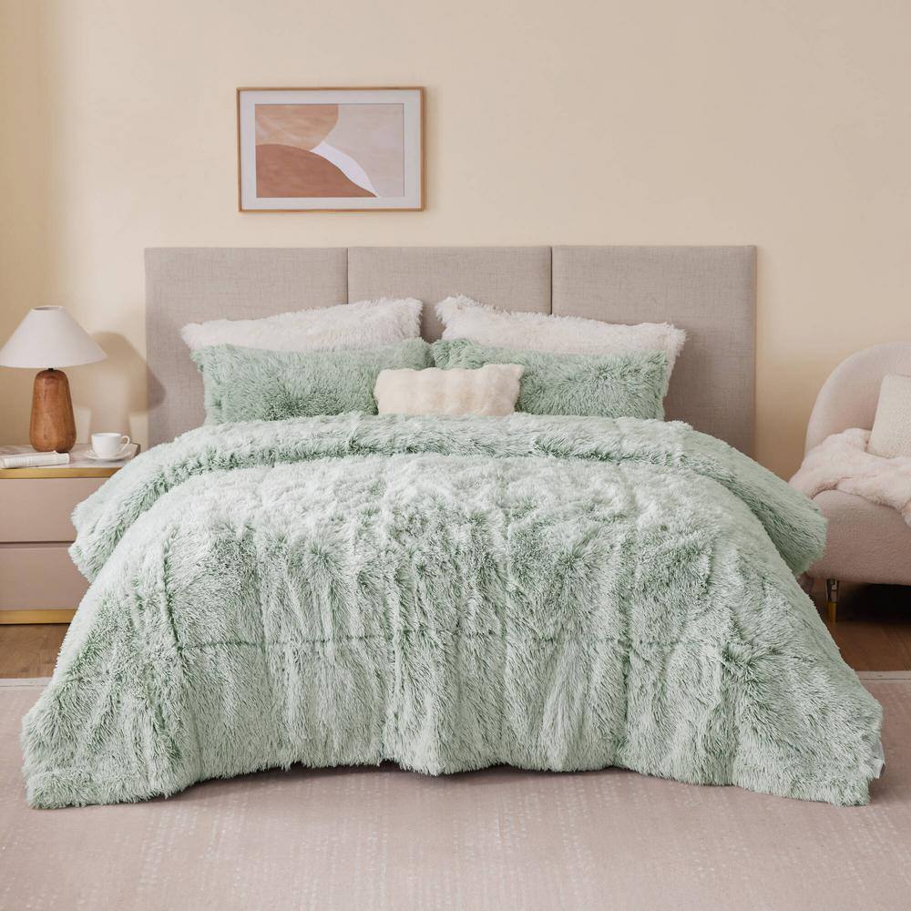 Full Green and White Faux Fur Comforter Set