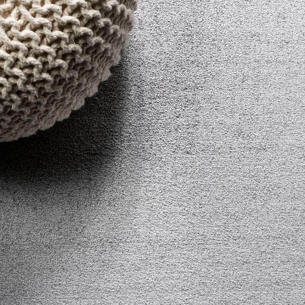 Light Gray Low-Pile Synthetic Indoor Area Rug 3' x 5'