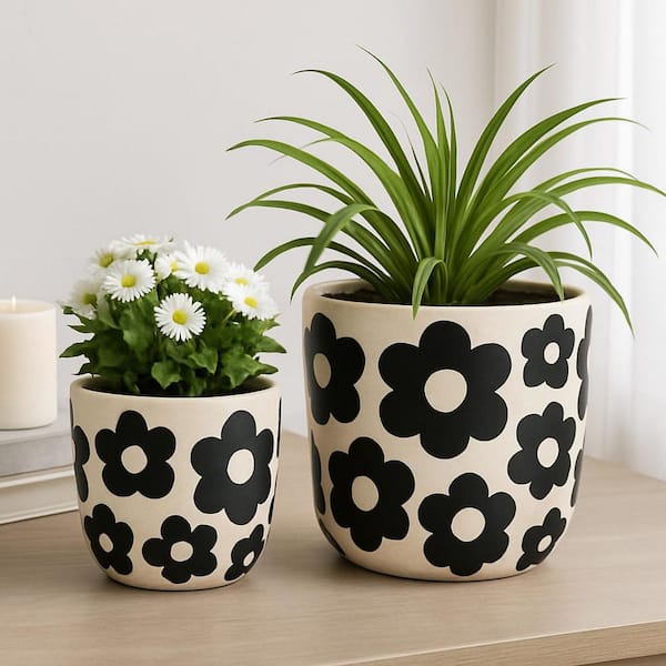 Liv & Skye 7 in. and 9 in. Black Ceramic Flower Power Decorative Planters  (Set of 2) 20312-02