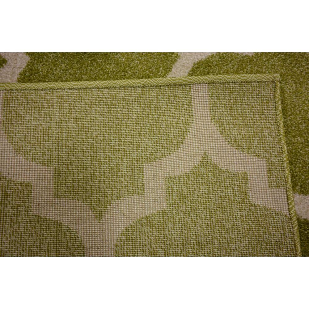 Light Green Trellis 5'x8' Easy-Care Synthetic Area Rug
