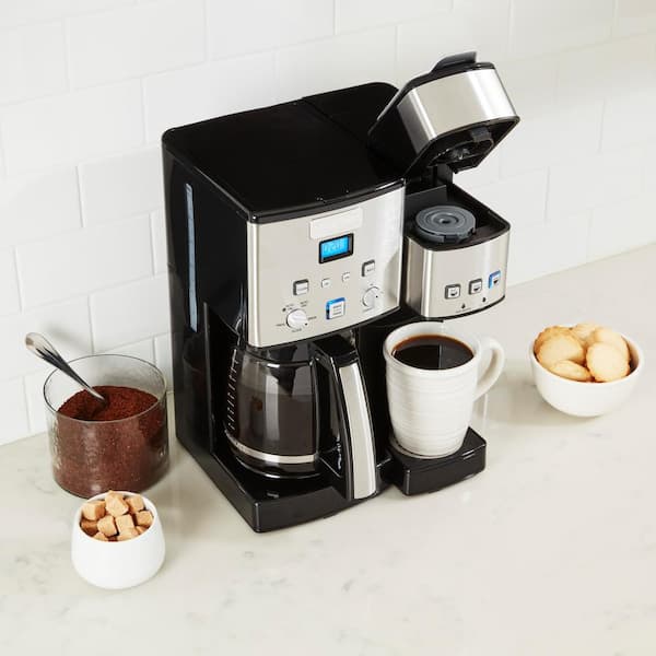 https://images.thdstatic.com/productImages/8c888c66-7963-4ff7-9774-aadcb1000cb7/svn/black-and-stainless-steel-cuisinart-drip-coffee-makers-ss-15p1-4f_600.jpg