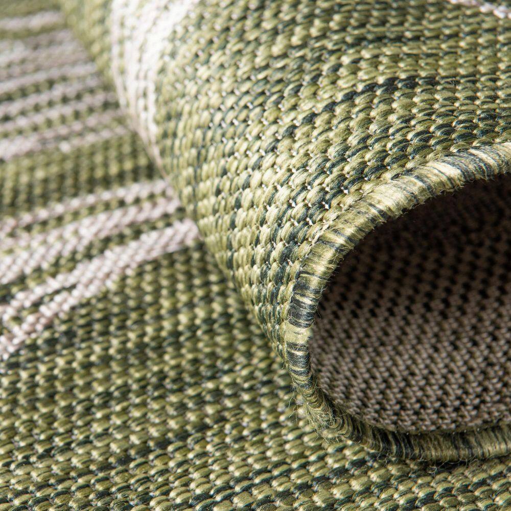 Green and Ivory Botanical Leaf Outdoor Rectangular Rug 8' x 10'
