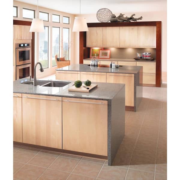 Hayward 14 5/8 x 14 5/8 in. Cabinet Door Sample in Natural