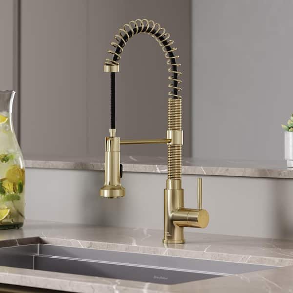 Swiss Madison Nouvet Single-Handle Pull Down Sprayer Kitchen Faucet in Brushed Gold