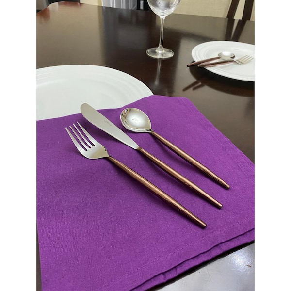 https://images.thdstatic.com/productImages/8ca49871-611a-4e97-b34a-5775bc14e931/svn/silver-flatware-sets-dkdftsbrown36-4f_600.jpg