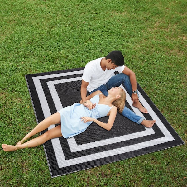 Paris Black White 5 ft. x 7 ft. Modern Plastic Indoor/Outdoor Area Rug