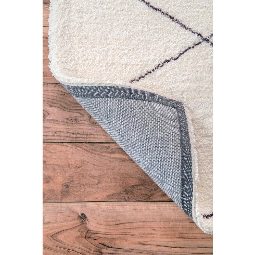 Handmade Black Geometric 4' x 6' Tufted Shag Rug