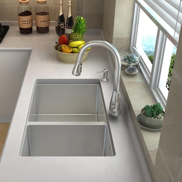 https://images.thdstatic.com/productImages/8ccf0875-c840-44db-9090-5b330e556718/svn/natural-brushed-stainless-zuhn%C3%AB-undermount-kitchen-sinks-roma32-4f_600.jpg