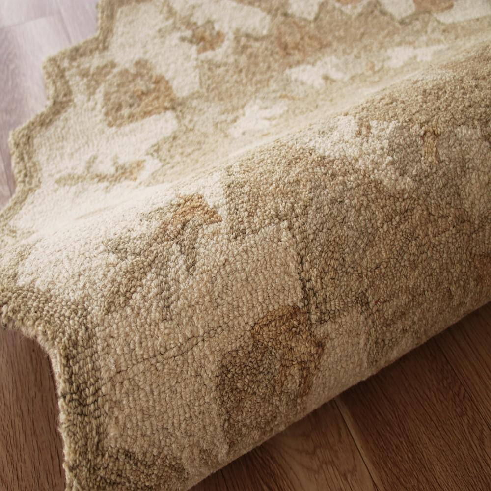 Handmade Beige and White Wool Medallion Rug