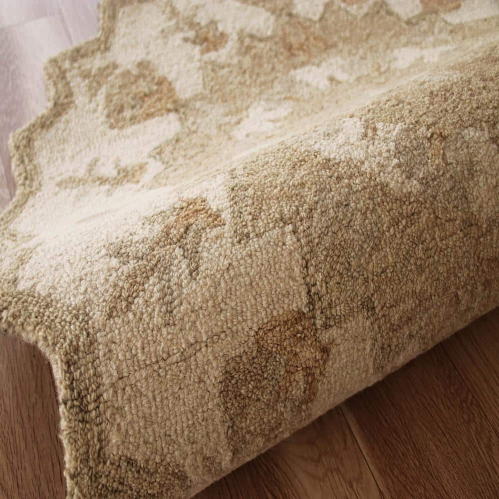 Handmade Beige and White Wool Medallion Rug