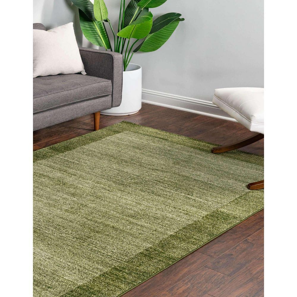 Easy-Care Tufted Synthetic 6' x 9' Rectangular Rug in Green