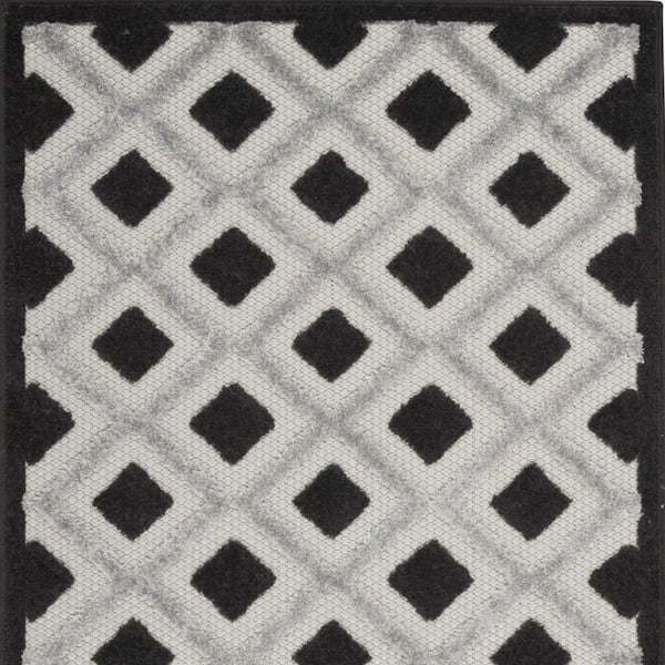Black, White 3 ft. x 4 ft. Woven Polypropylene Indoor/Outdoor Area Rug