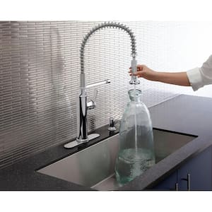 Sous Pro-Style Single Handle Pull Down Sprayer Kitchen Faucet in Polished Chrome