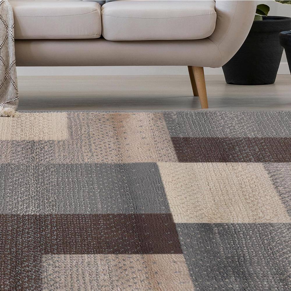 Gray Geometric Medium Pile Polypropylene Area Rug 4' x 6'