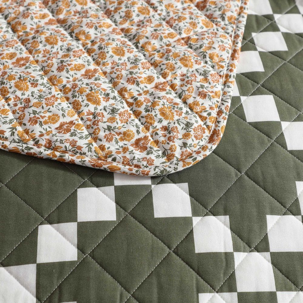 Twin Green and White Cotton Reversible Quilt Set