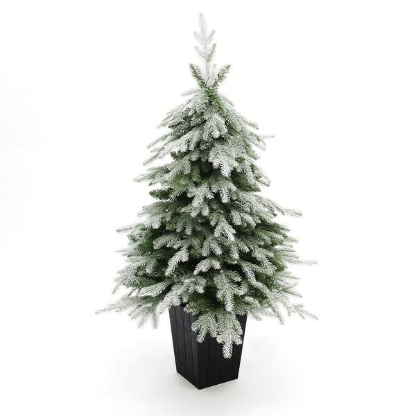 LuxenHome 4.4 ft. PreLit Green Branches Lightly Flocked Artificial