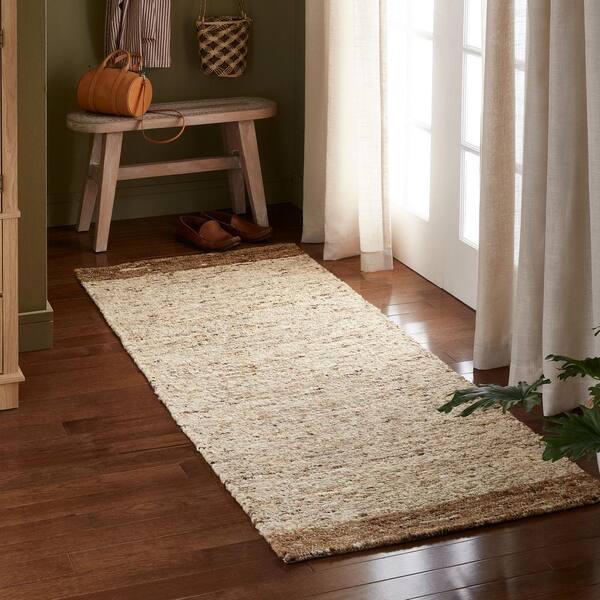 Montana Border Beige 2.5 ft. x 7 ft. Handcrafted 100% Wool Runner Rug