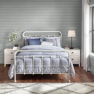 Dorley Farmhouse White Metal King Bed (81.1 in W. X 53.54 in H.)