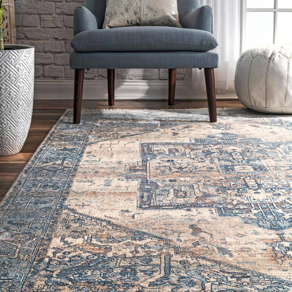 Light Blue Vintage Medallion Synthetic Area Rug with Fringe, 4' x 6'