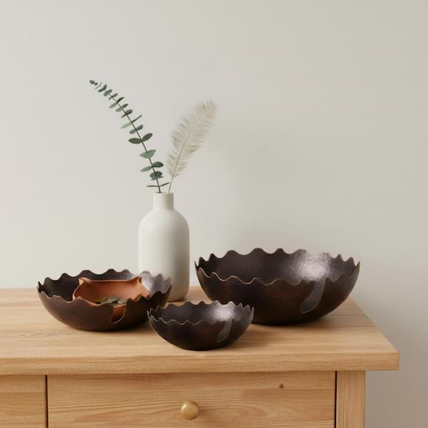 Liv & Skye Black Metal Chipped Decorative Bowl (Set of 3)