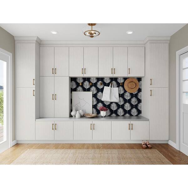 https://images.thdstatic.com/productImages/8d93dd6c-e5df-44a9-b5f5-c61f9243c5b6/svn/glacier-hampton-bay-assembled-kitchen-cabinets-w3015-edgl-76_600.jpg