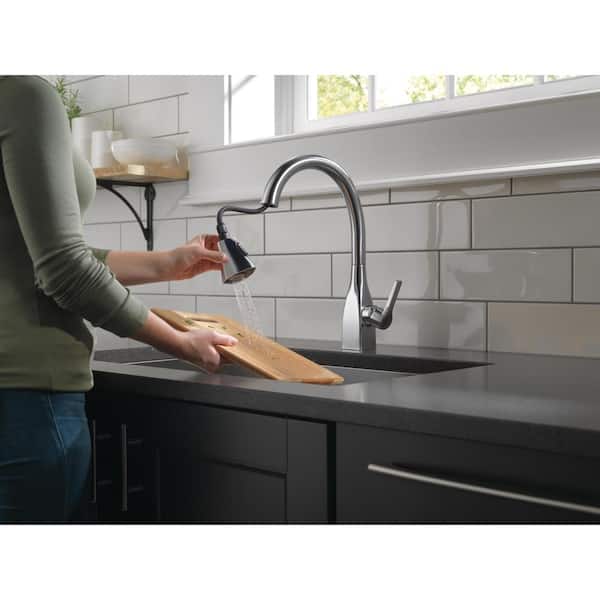 Mateo Single-Handle Pull-Down Sprayer Kitchen Faucet with ShieldSpray Technology in Arctic Stainless