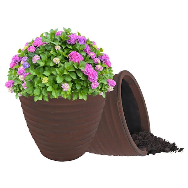 Sunnydaze 16 in. (40.6 cm) Round Ribbed Resin Indoor/Outdoor Planter - Rust - 2-Pack