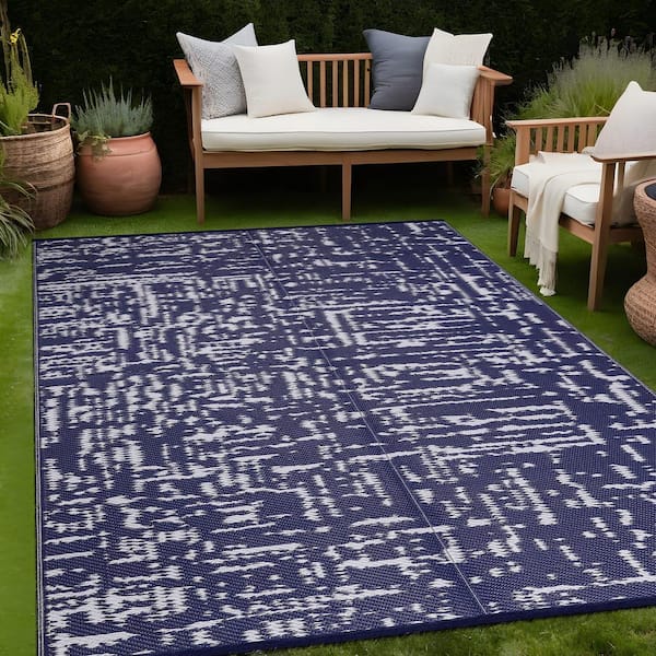 Lightweight Geometric Blue/White 8 ft. x10 ft. Reversible Plastic Indoor/Outdoor Area Rug