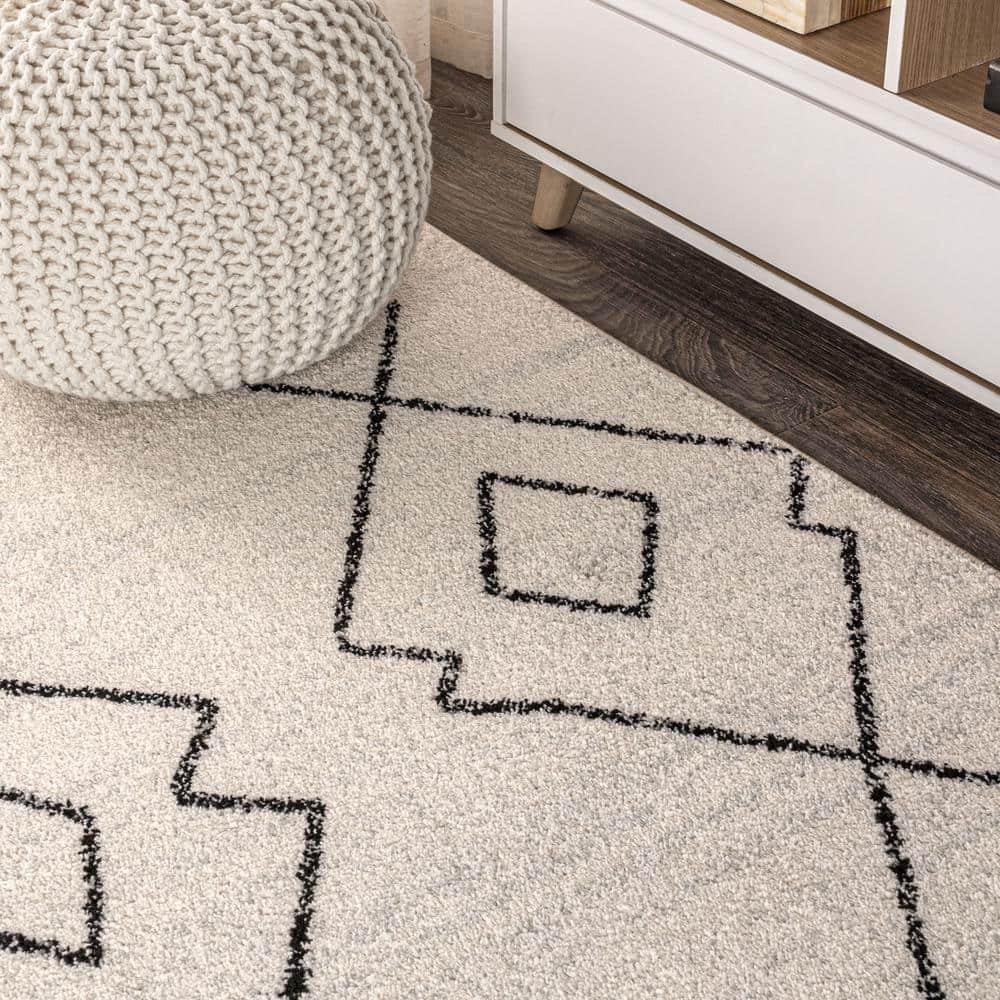 Cream and Black Geometric Synthetic 3' x 5' Area Rug