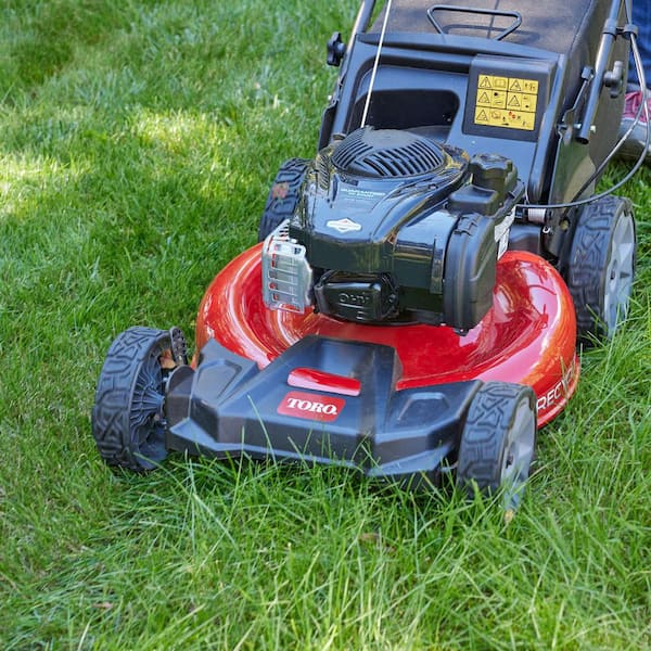 https://images.thdstatic.com/productImages/8ddc5c13-18e0-4c6b-9765-8a545a4e5323/svn/toro-gas-self-propelled-lawn-mowers-21321-66_600.jpg