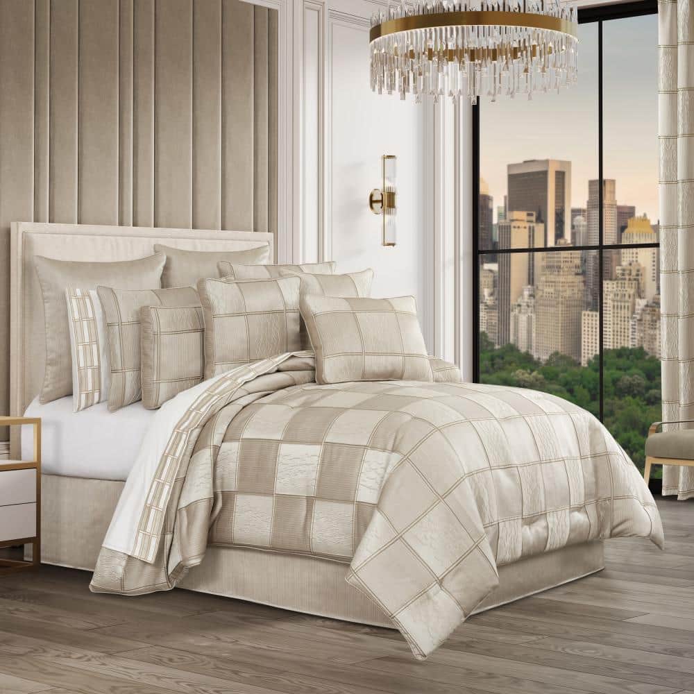 Benton Flax 4-Piece. Flax Polyester California King Comforter Set 96 X 110 