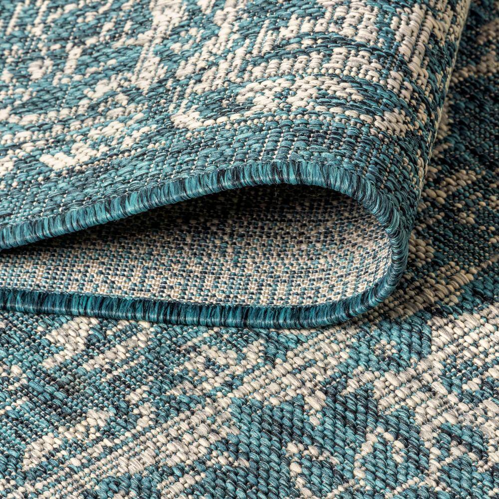 Bohemian Chic Gray Synthetic 4' x 6' Indoor/Outdoor Area Rug