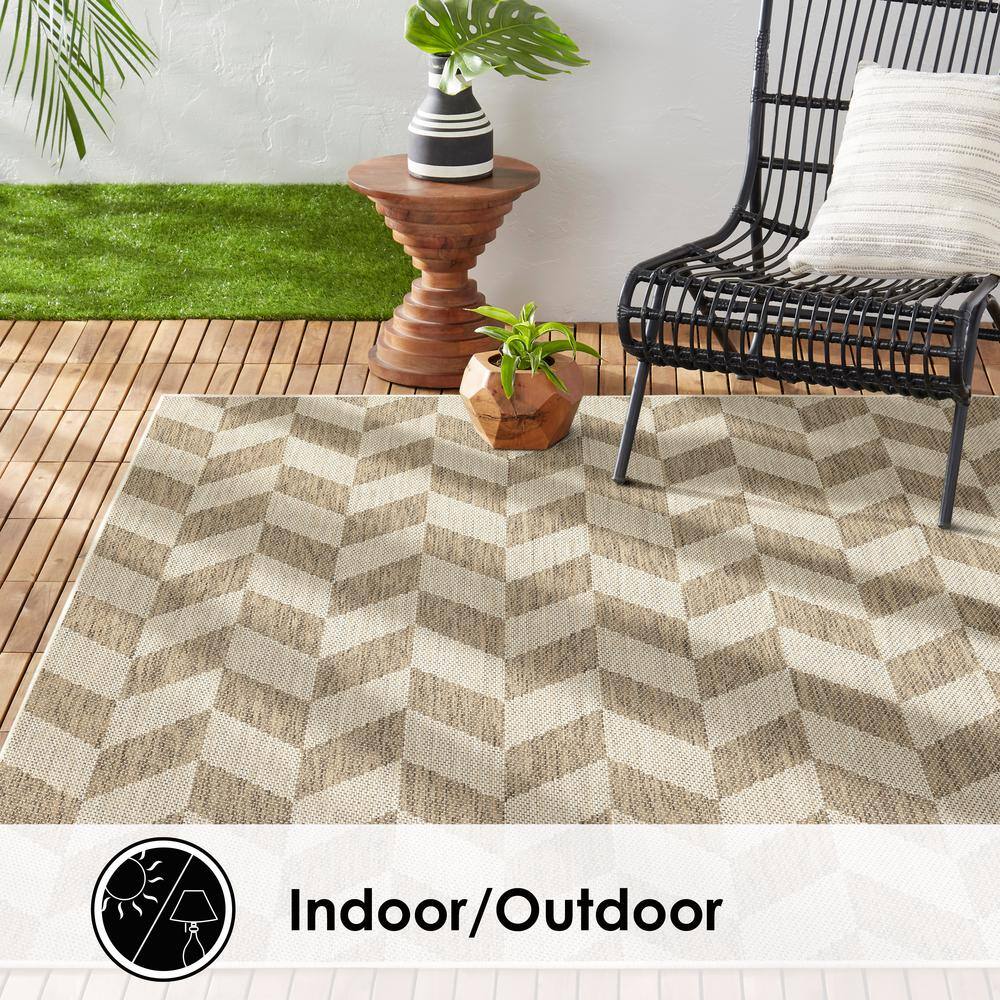 Brown and Beige Herringbone Indoor/Outdoor Area Rug 5'2" x 7'2"