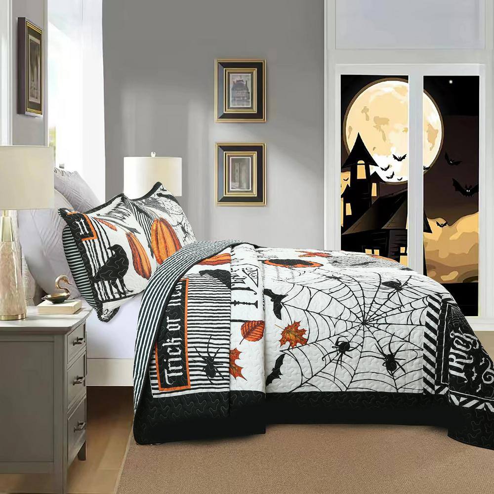 King Black and White Reversible Halloween Microfiber Bedspread Set